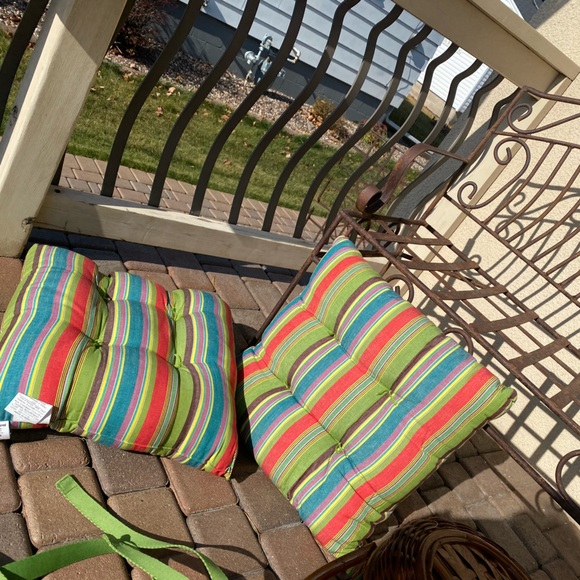 NWT Crate&Barrel set 2 cushions/coated picnic blanket green/red Hutton Stripe - Picture 10 of 11